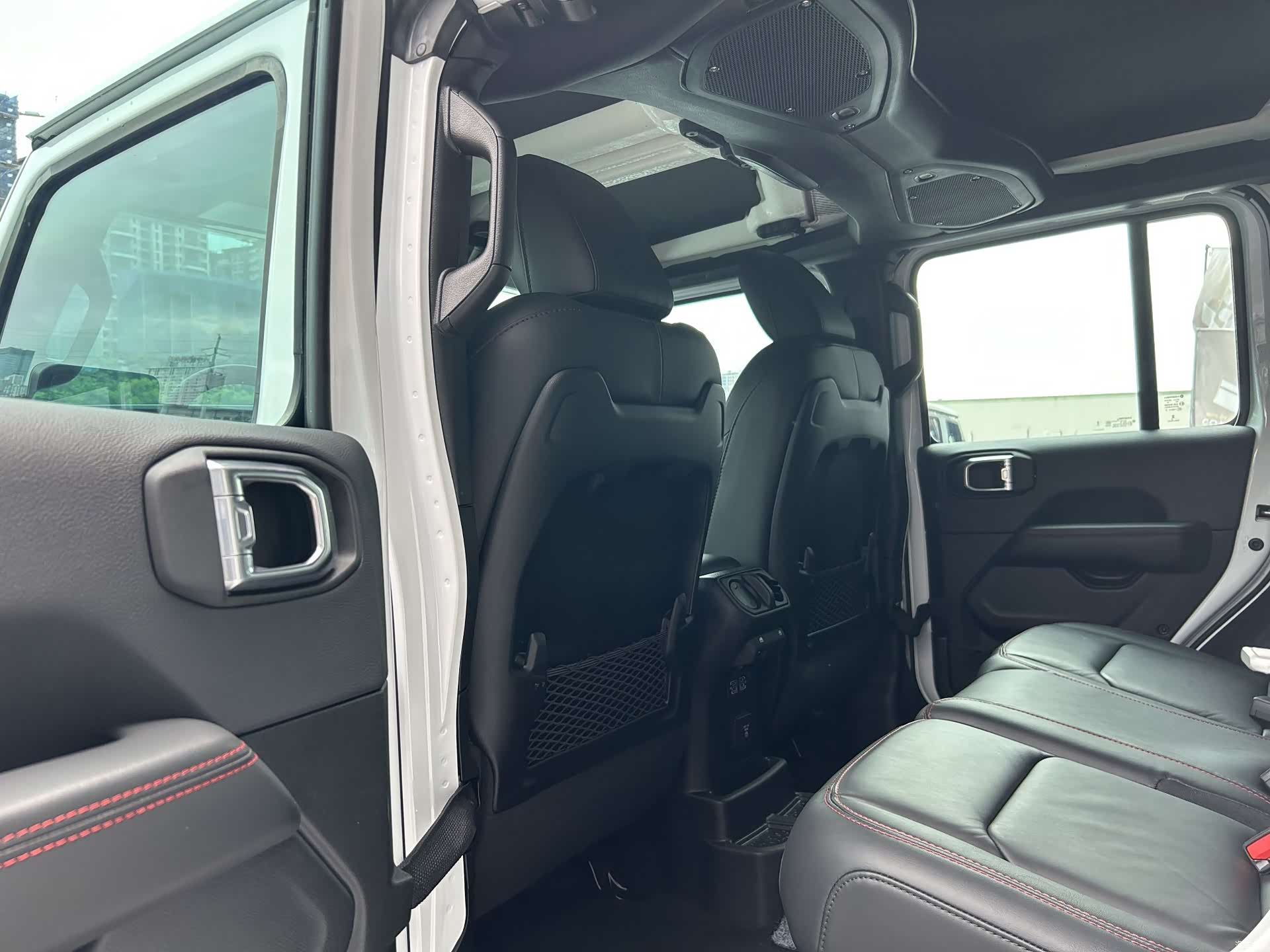 Jeep Wrangler, 2025 6