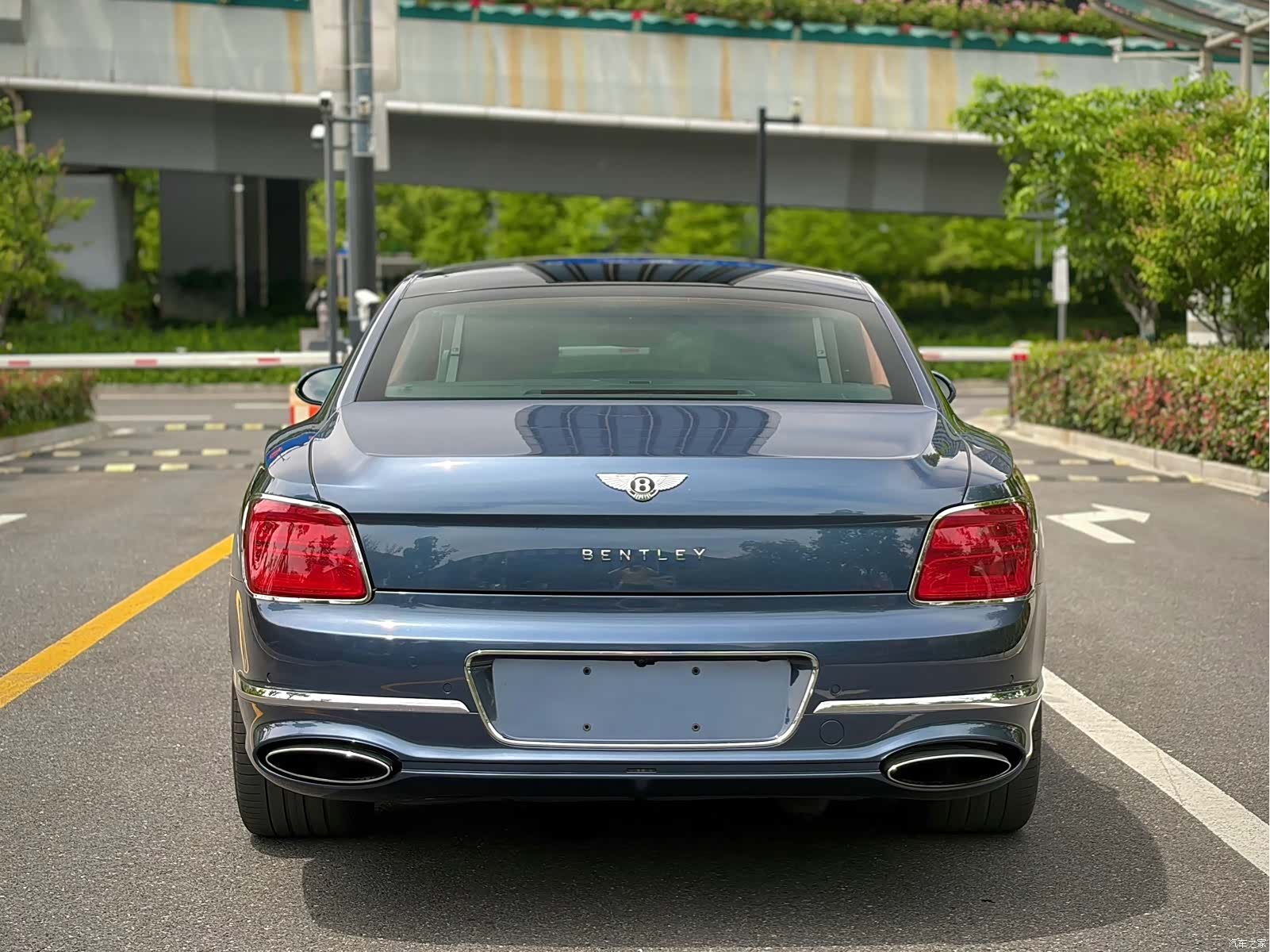Bentley Flying Spur, 2021 3