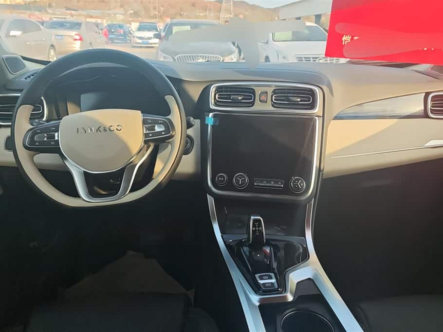 Lynk & Co 01