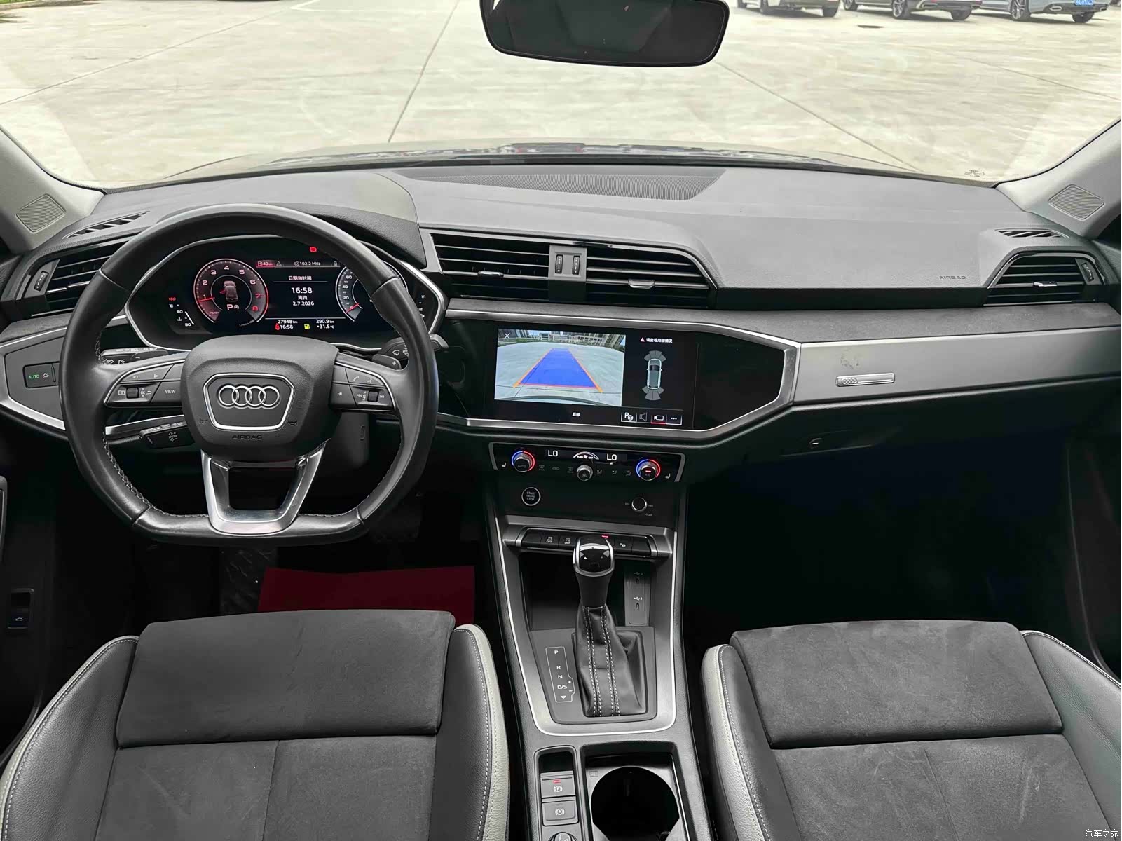 Audi Q3, 2023 11