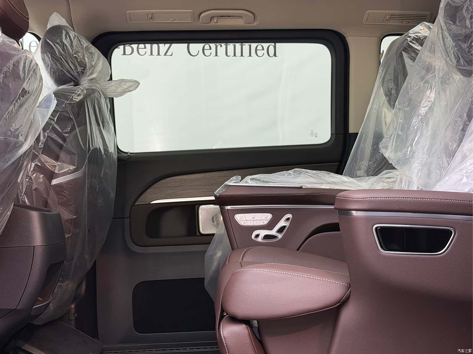 Mercedes-Benz V-Class, 2026 12