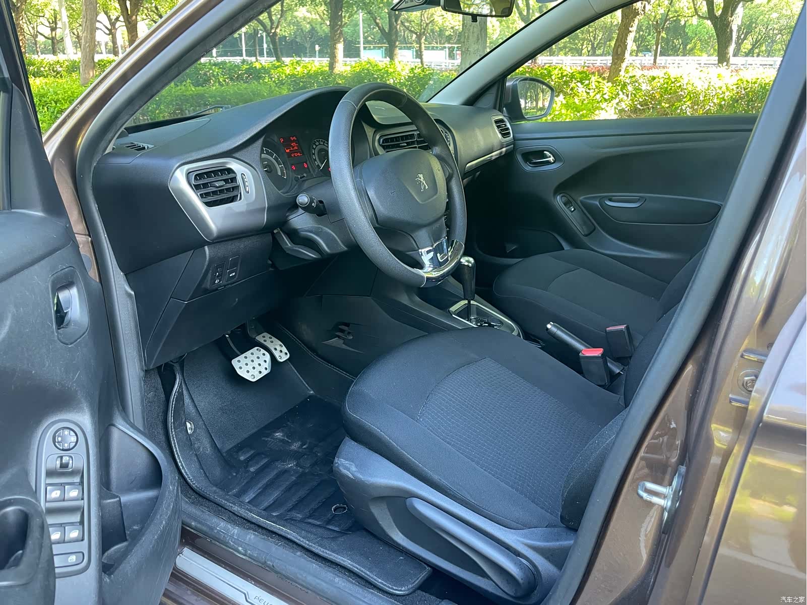 Peugeot 301, 2014 11