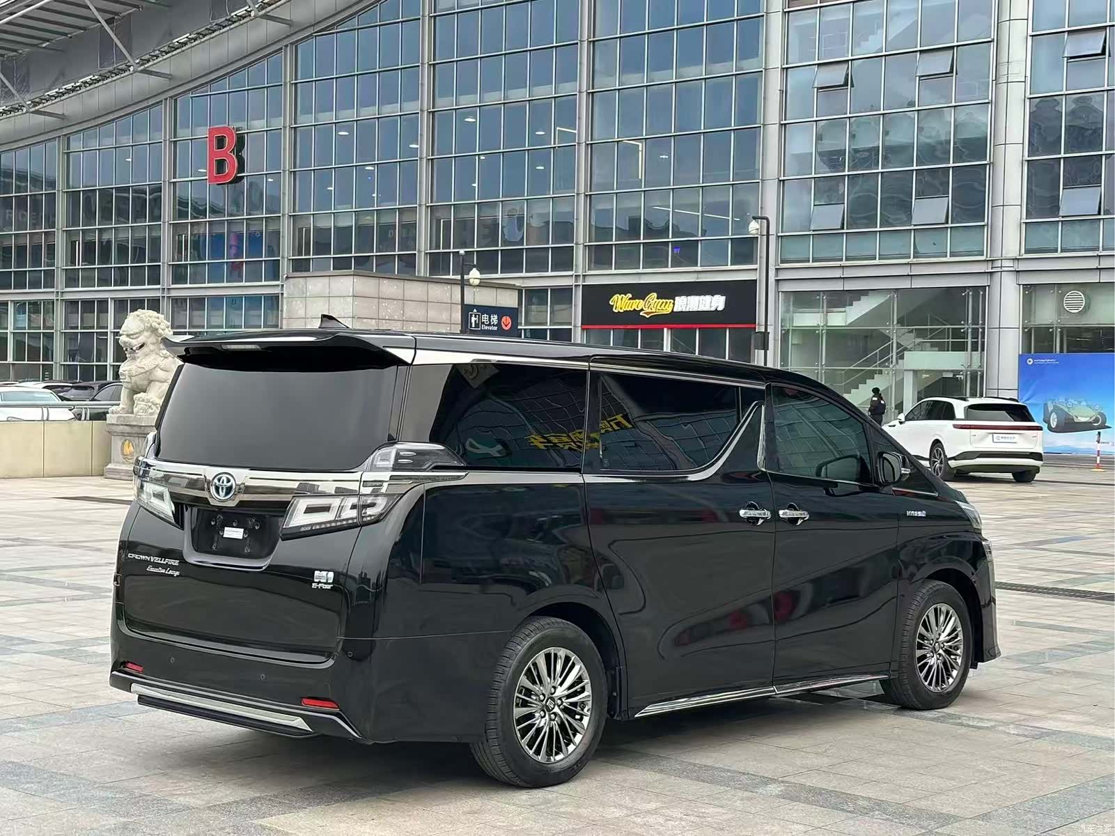 Toyota Vellfire, 2022 6