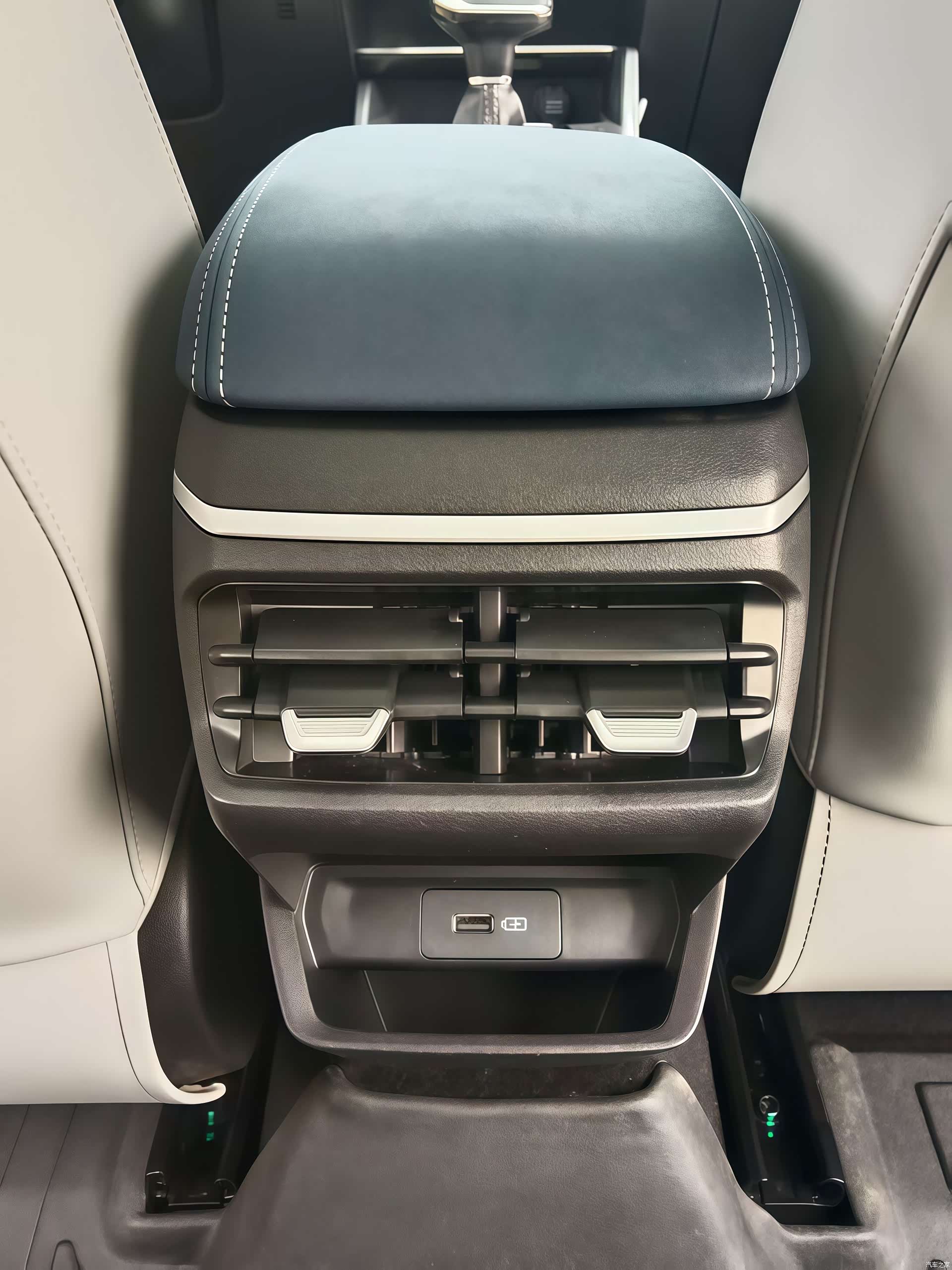 Geely Emgrand, 2021 12