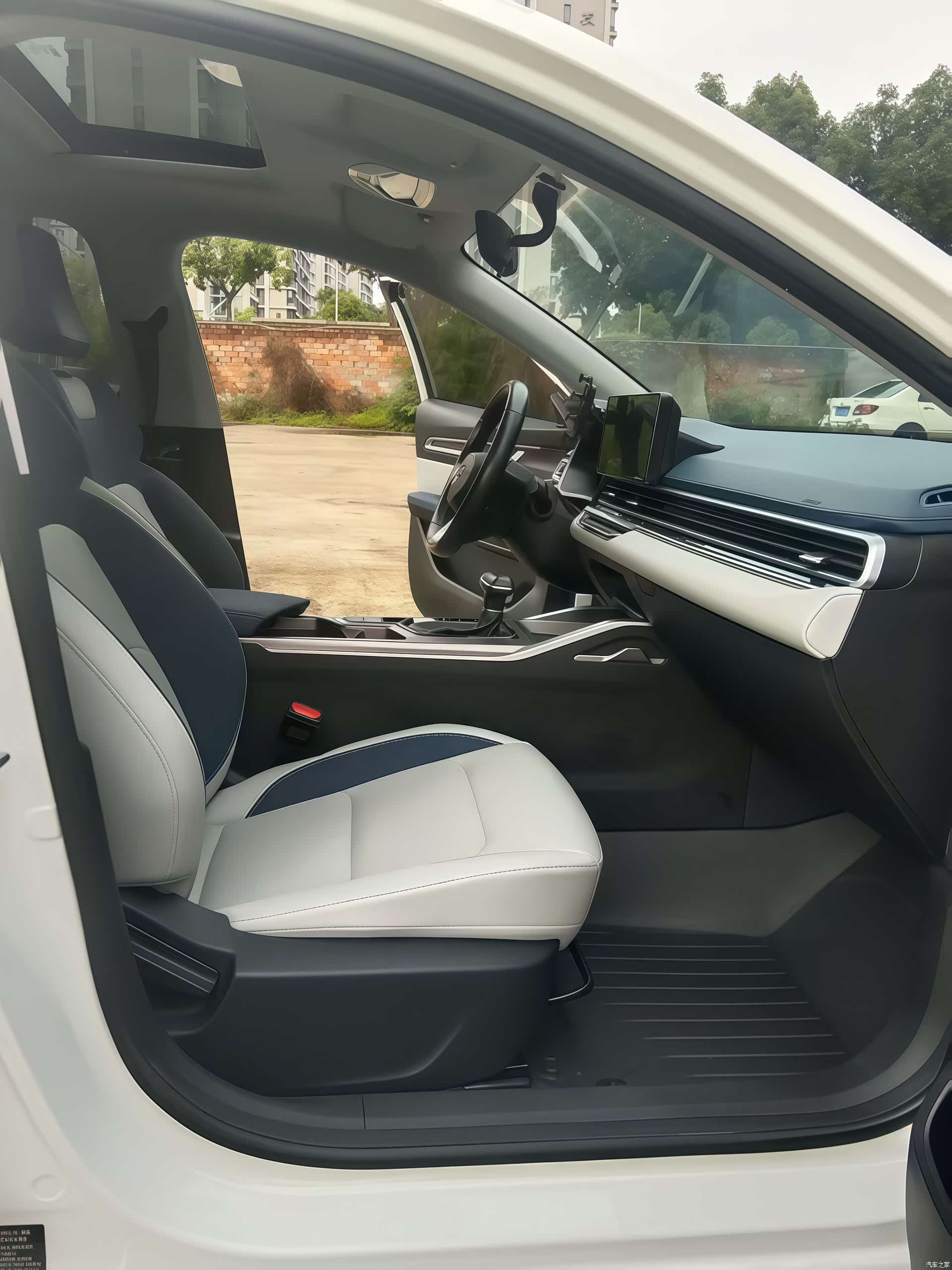 Geely Emgrand, 2021 14