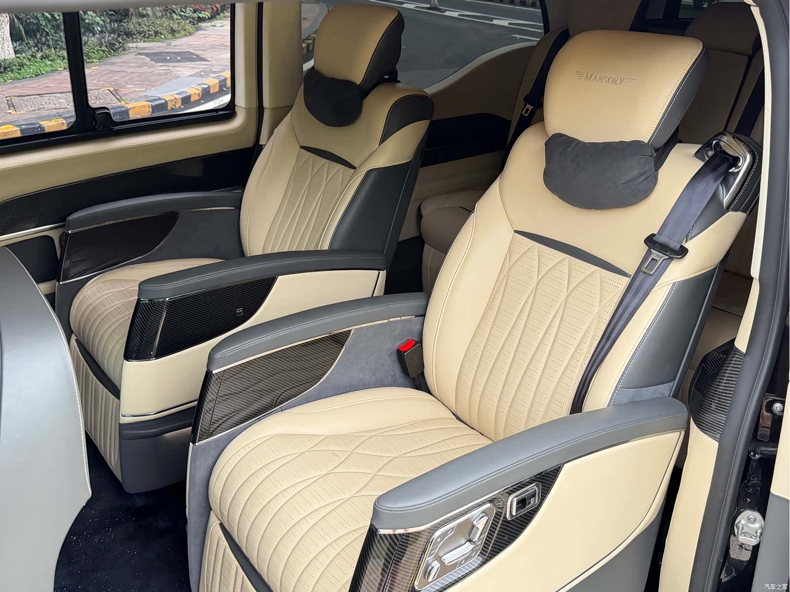 Mercedes-Benz V-Class, 2024 10