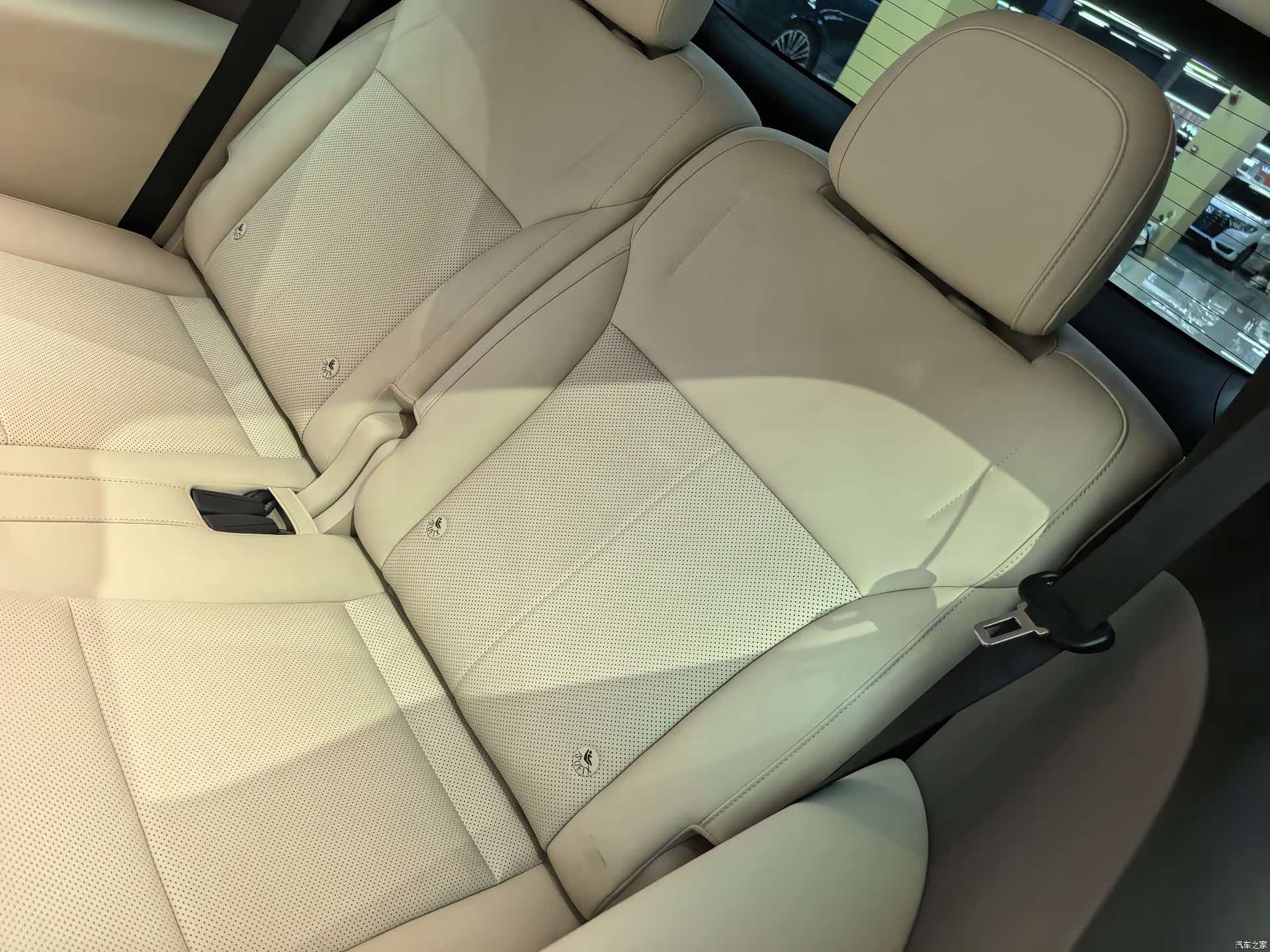 Li Auto i8, 2025 10