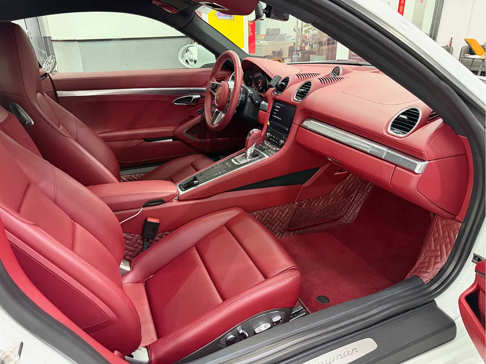 Porsche Cayman, 2023 12