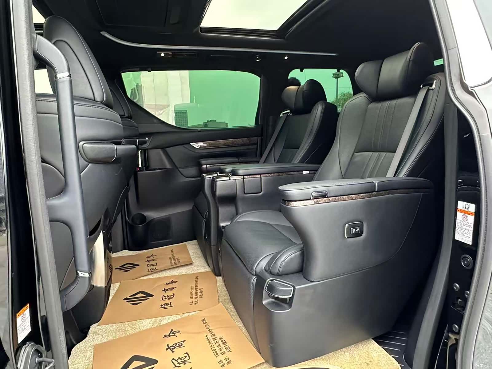 Toyota Vellfire, 2022 12