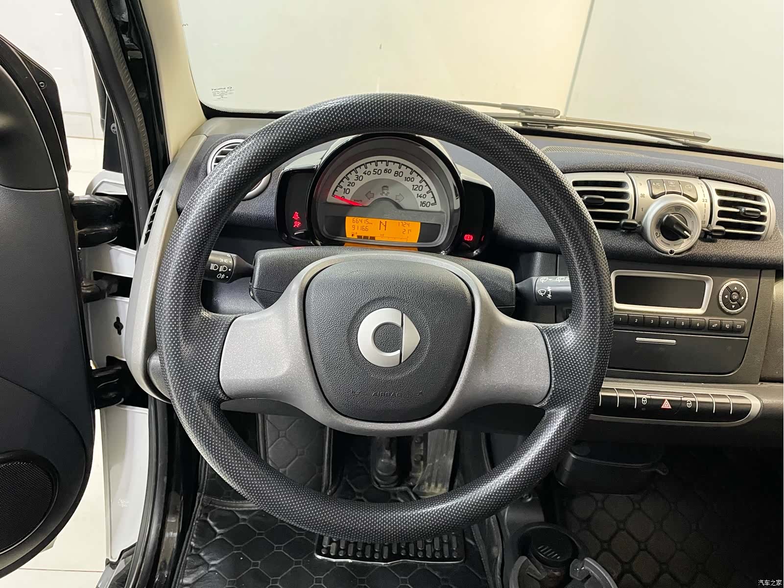 Smart Fortwo, 2015 26