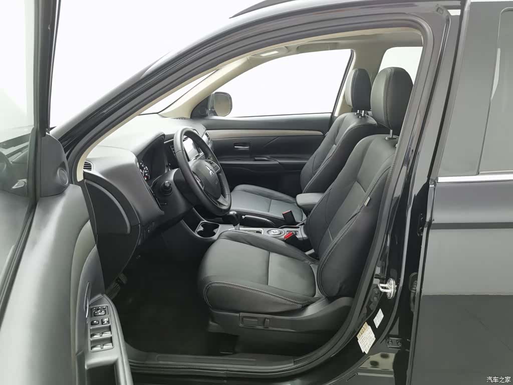 Mitsubishi Outlander, 2014 10
