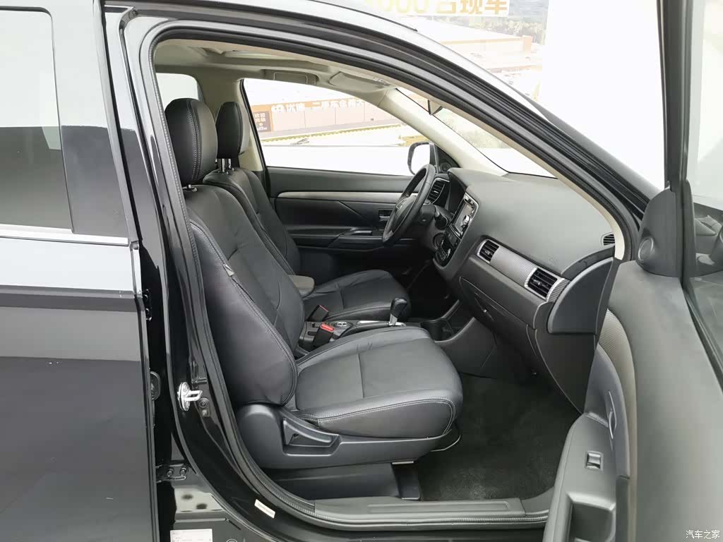Mitsubishi Outlander, 2014 23