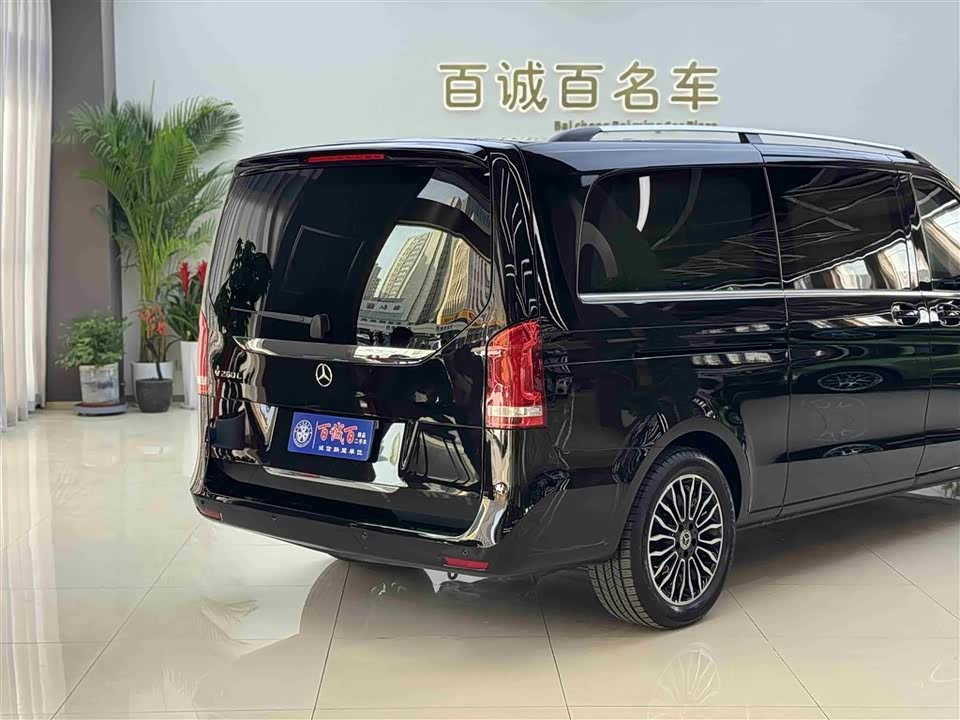 Mercedes-Benz V-class