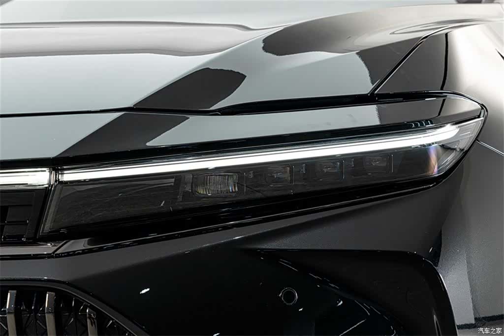 Toyota Crown, 2025 4