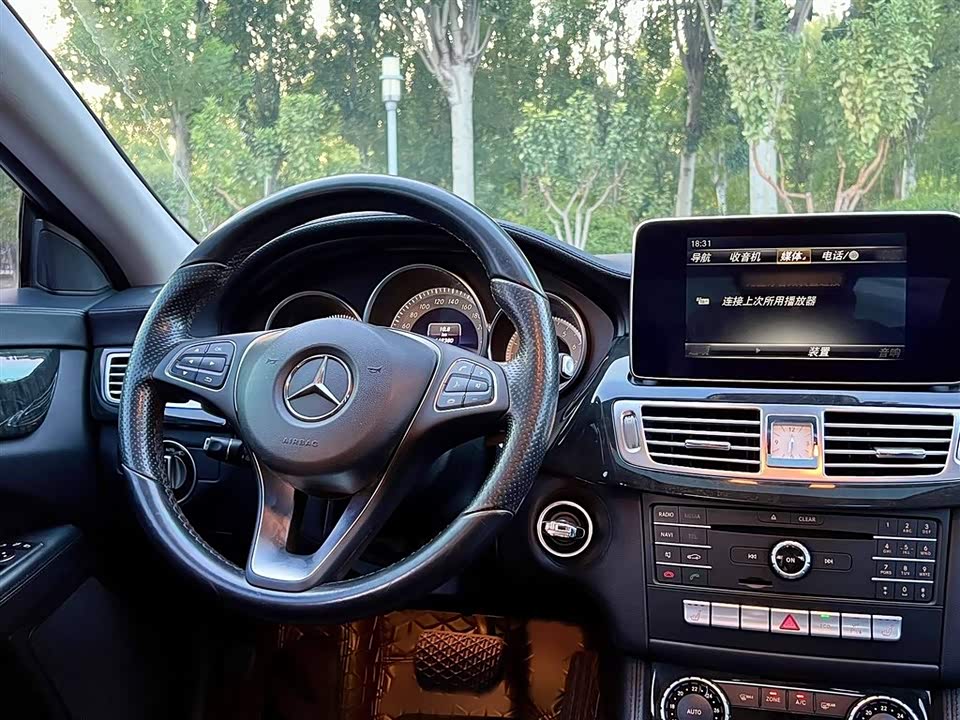 Mercedes-Benz CLS Mercedes-Benz CLS