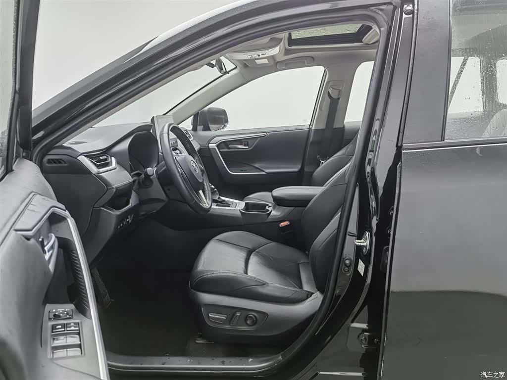 Toyota Wildlander, 2022 10