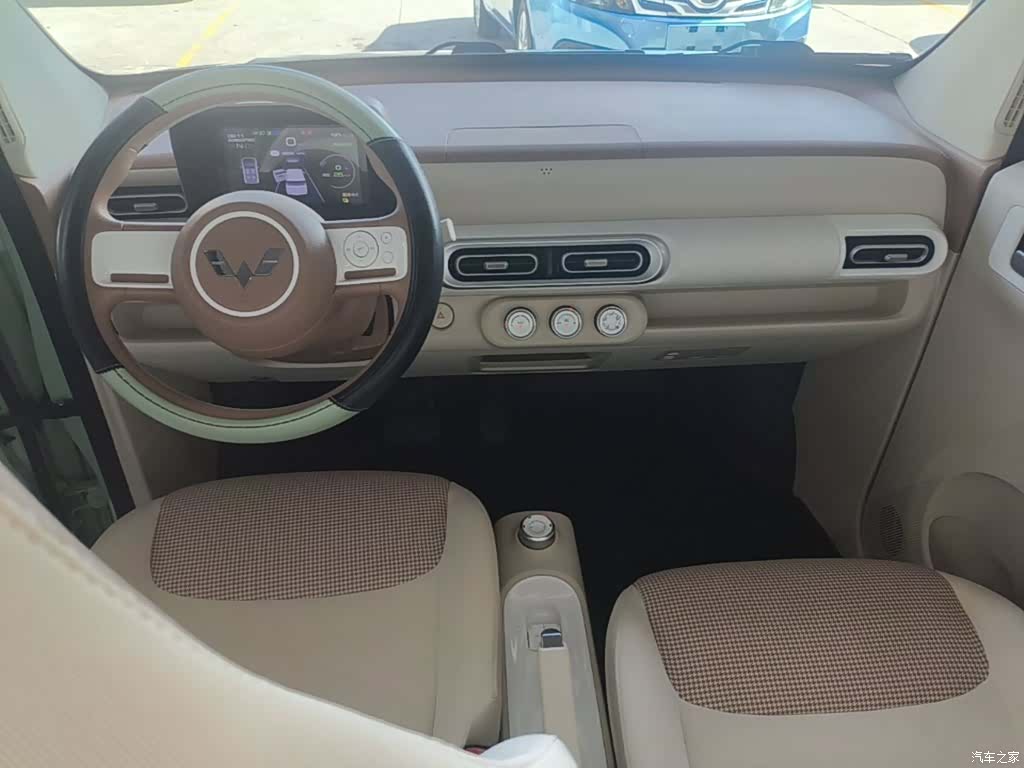 Wuling MINIEV, 2024 10