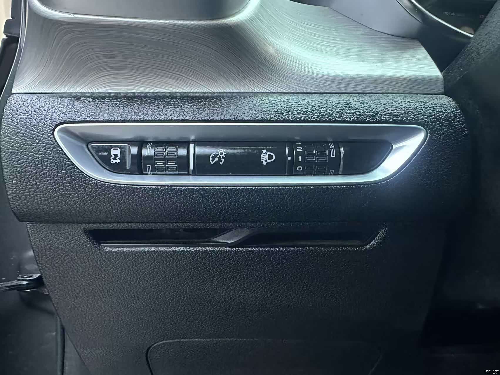Geely Coolray, 2023 13