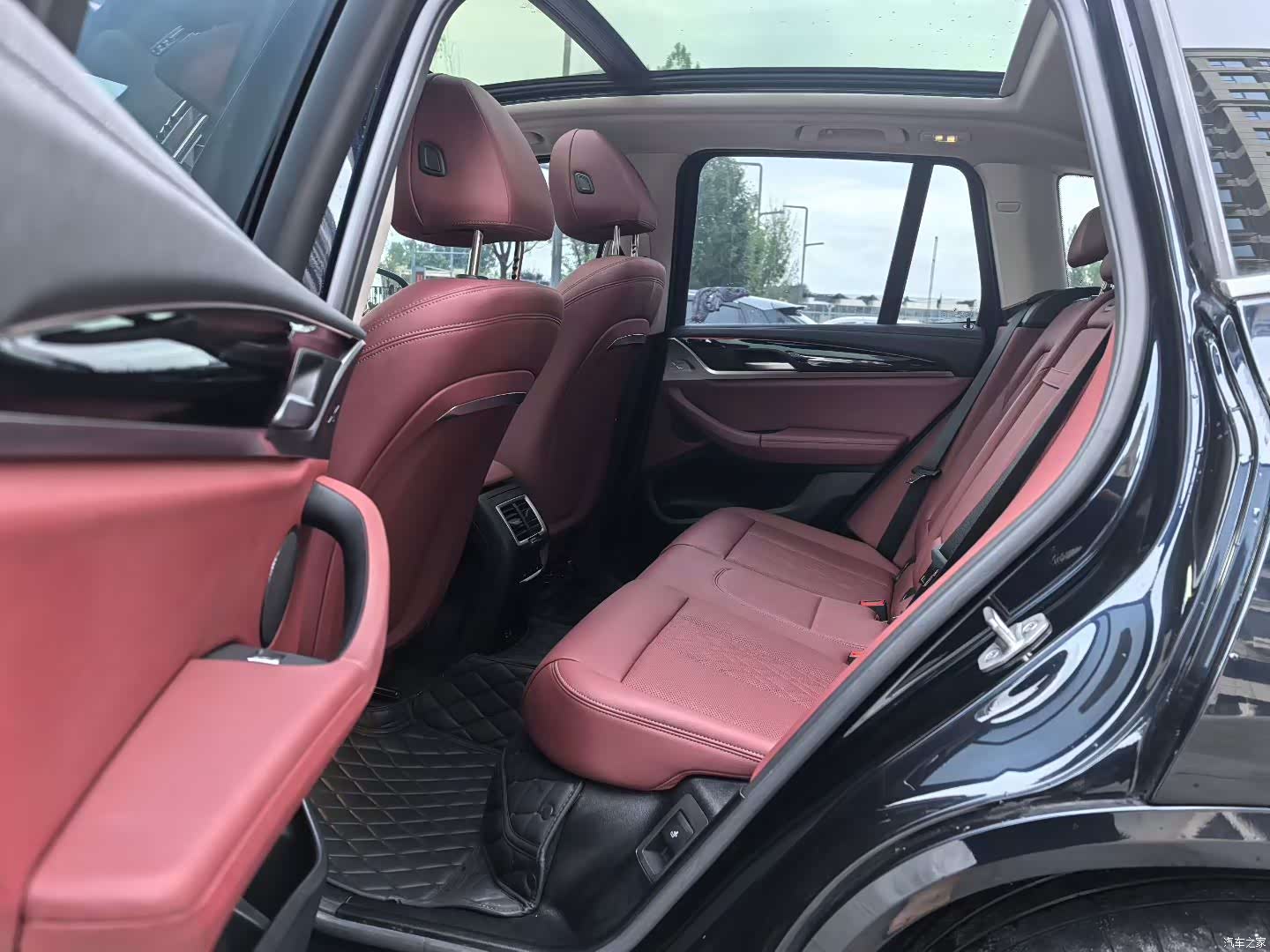 BMW iX3, 2024 все фото