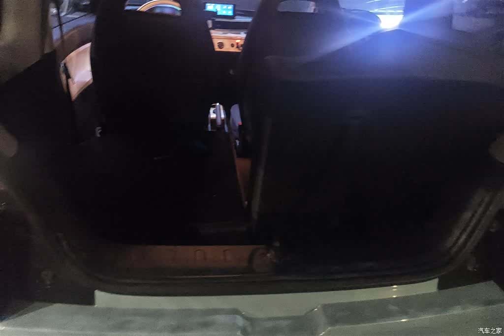 Wuling MINIEV, 2020 4