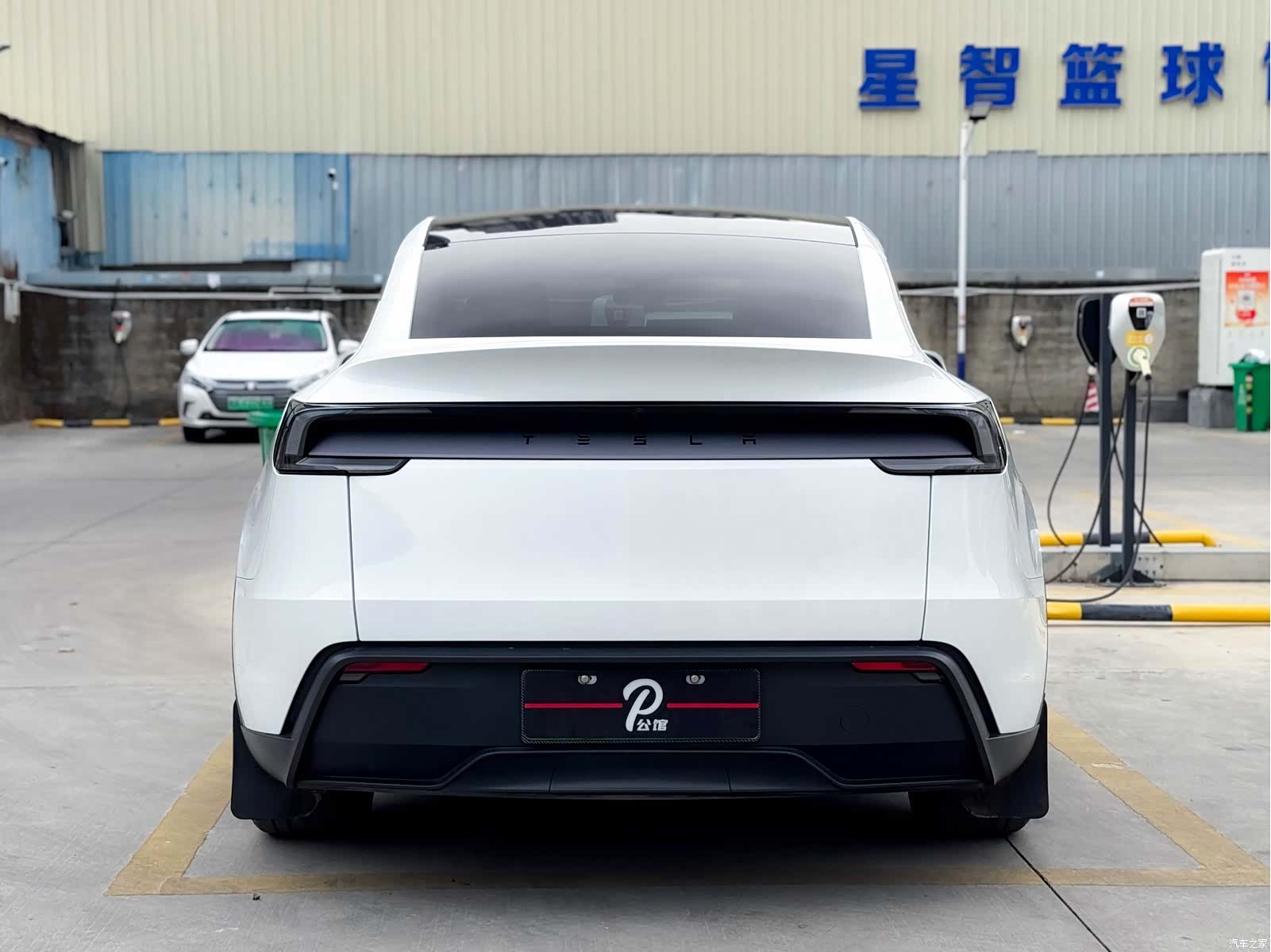 Tesla Model Y, 2025 все фото