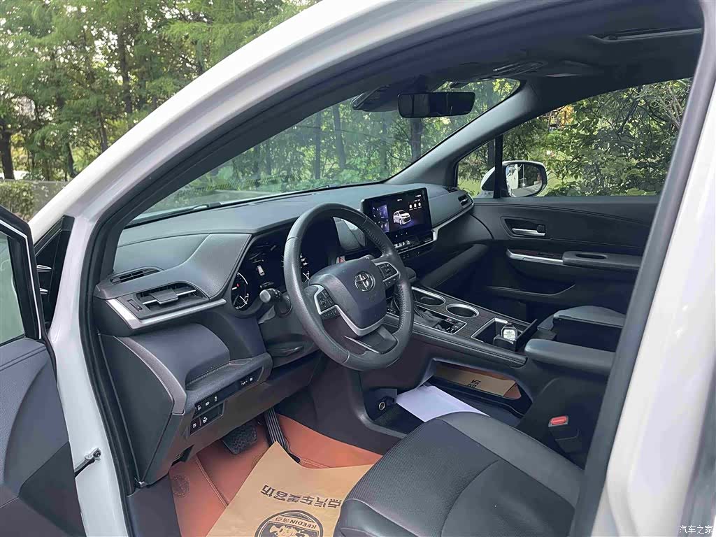 Toyota Sienna, 2024 12