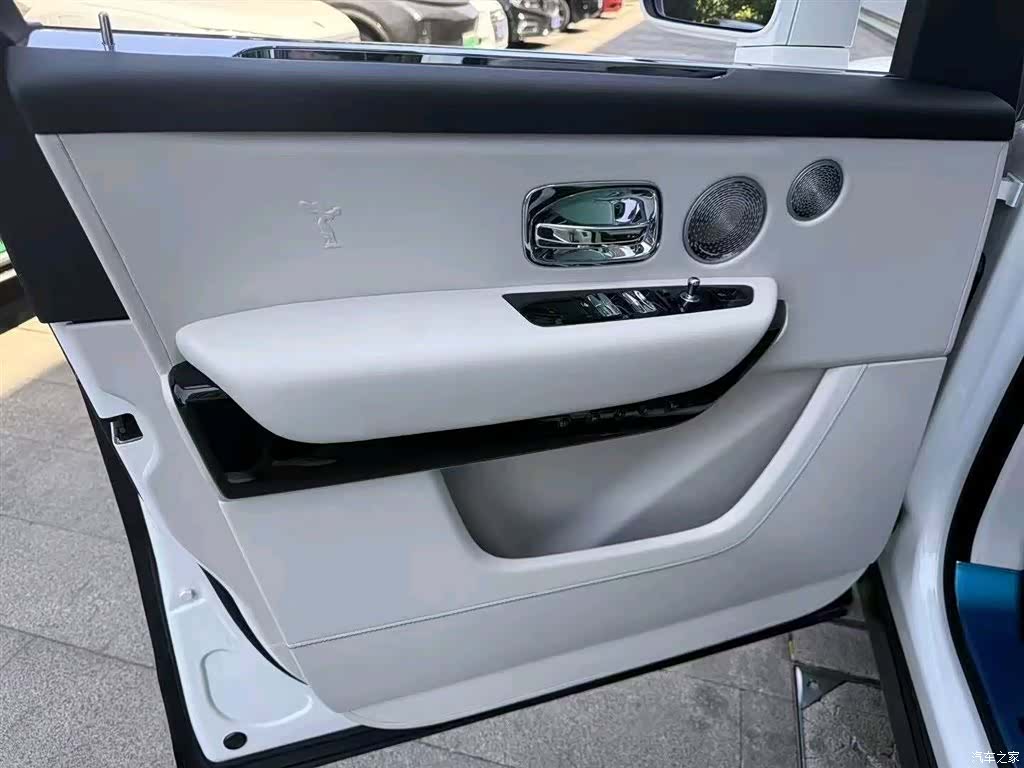 Rolls-Royce Cullinan, 2022 13