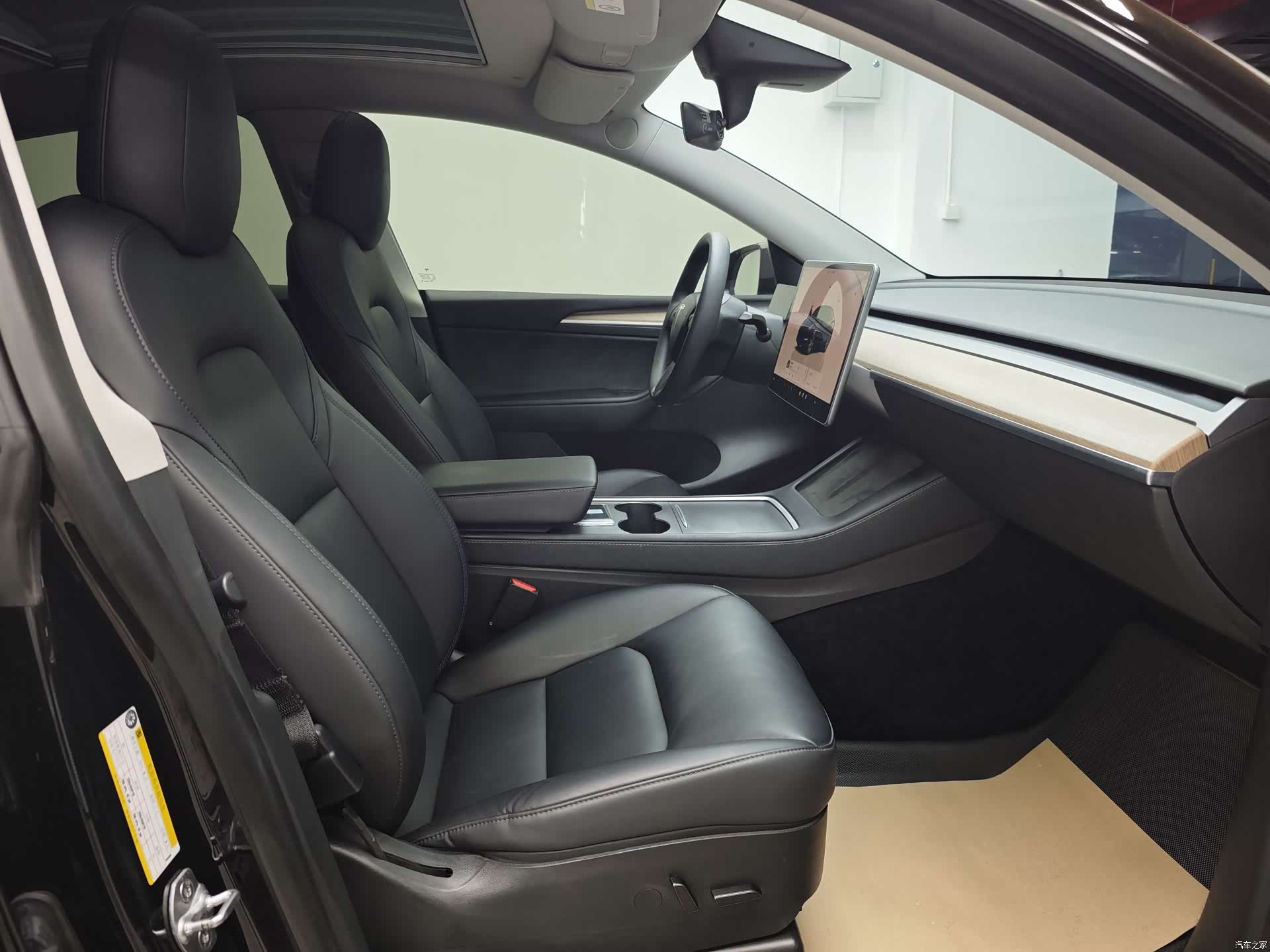 Tesla Model Y, 2022 18