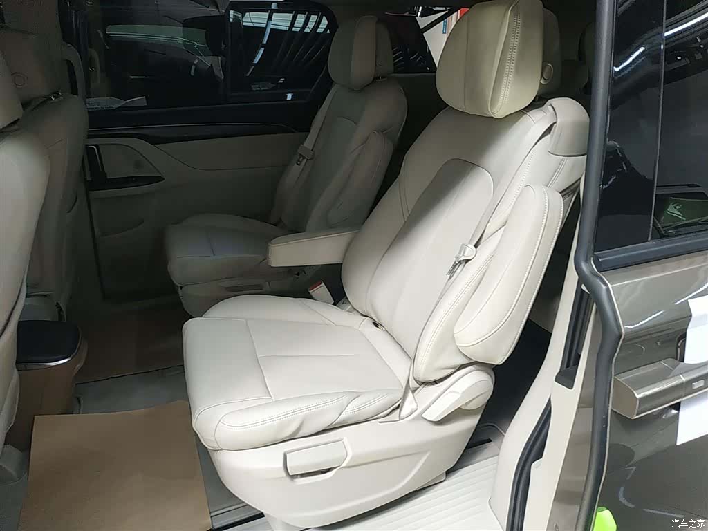 Buick GL8, 2021 13