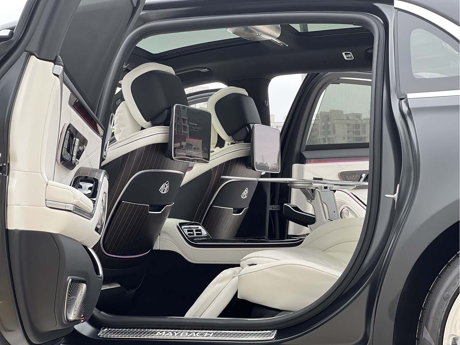 Maybach S-Class, 2023 6