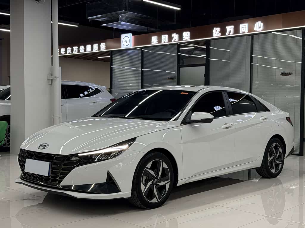Hyundai Elantra 2022 1.5L CVT LUX Luxury