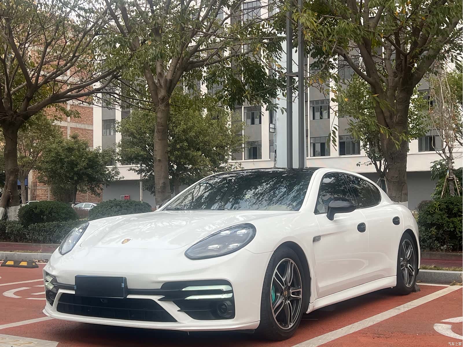Porsche Panamera, 2011 1