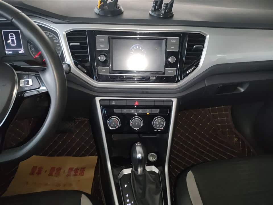 Volkswagen T-ROC exploring Songs