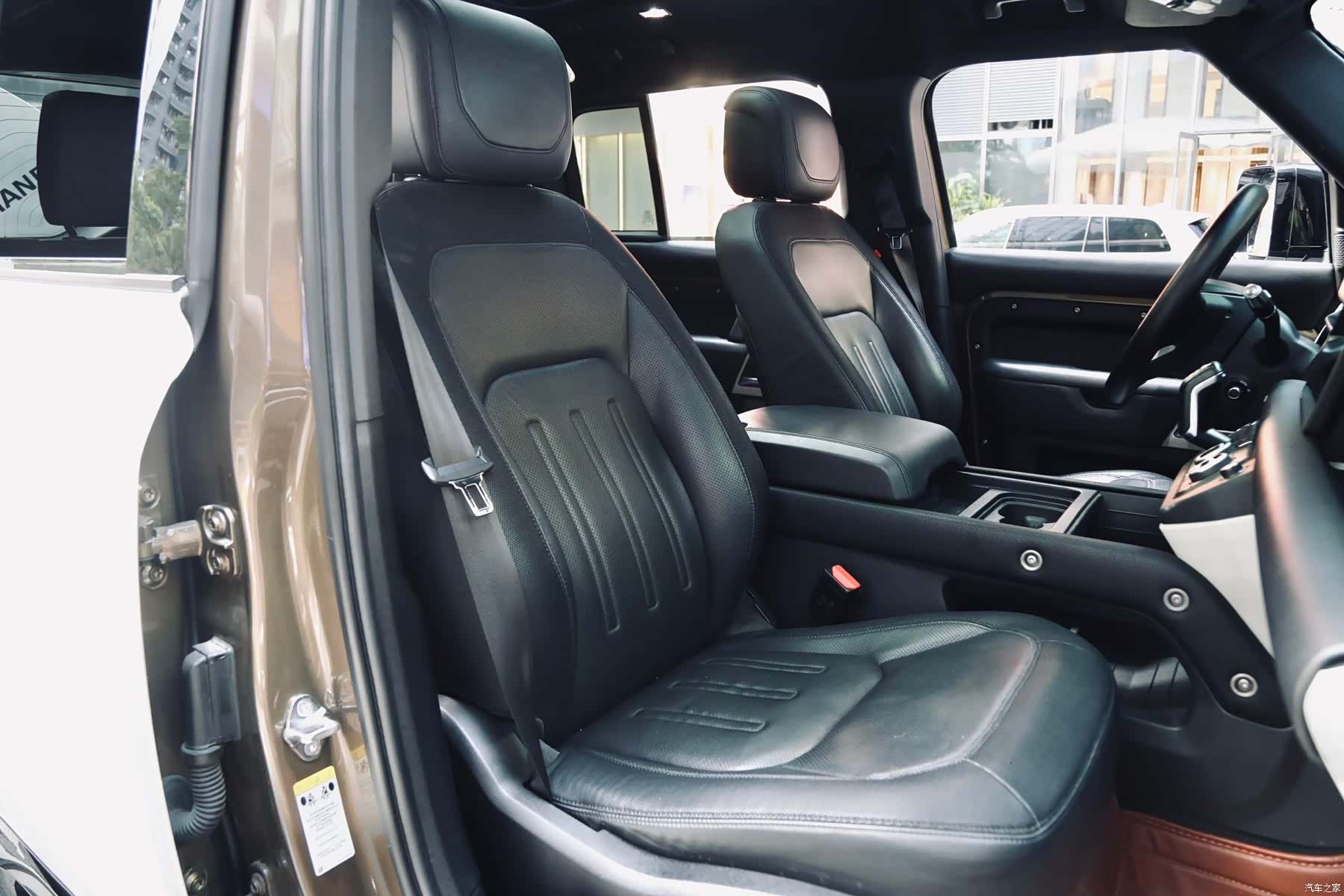 Land Rover Defender, 2021 12