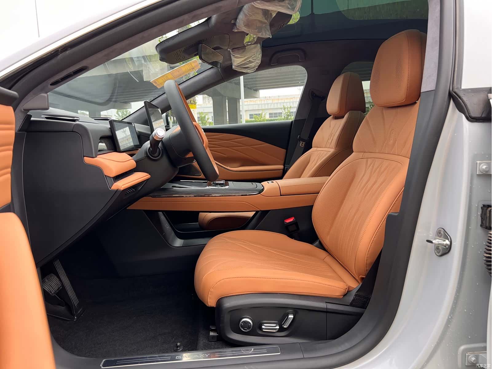 Geely 8, 2025 17