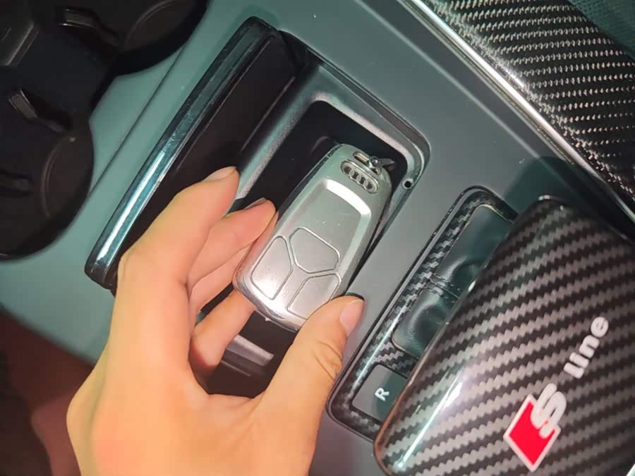 Audi A4L 2020, фото 9