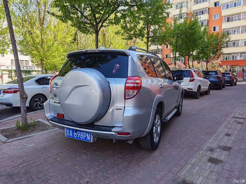 Toyota RAV4, 2009 4
