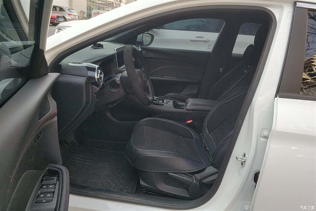 MG MG5, 2025 9
