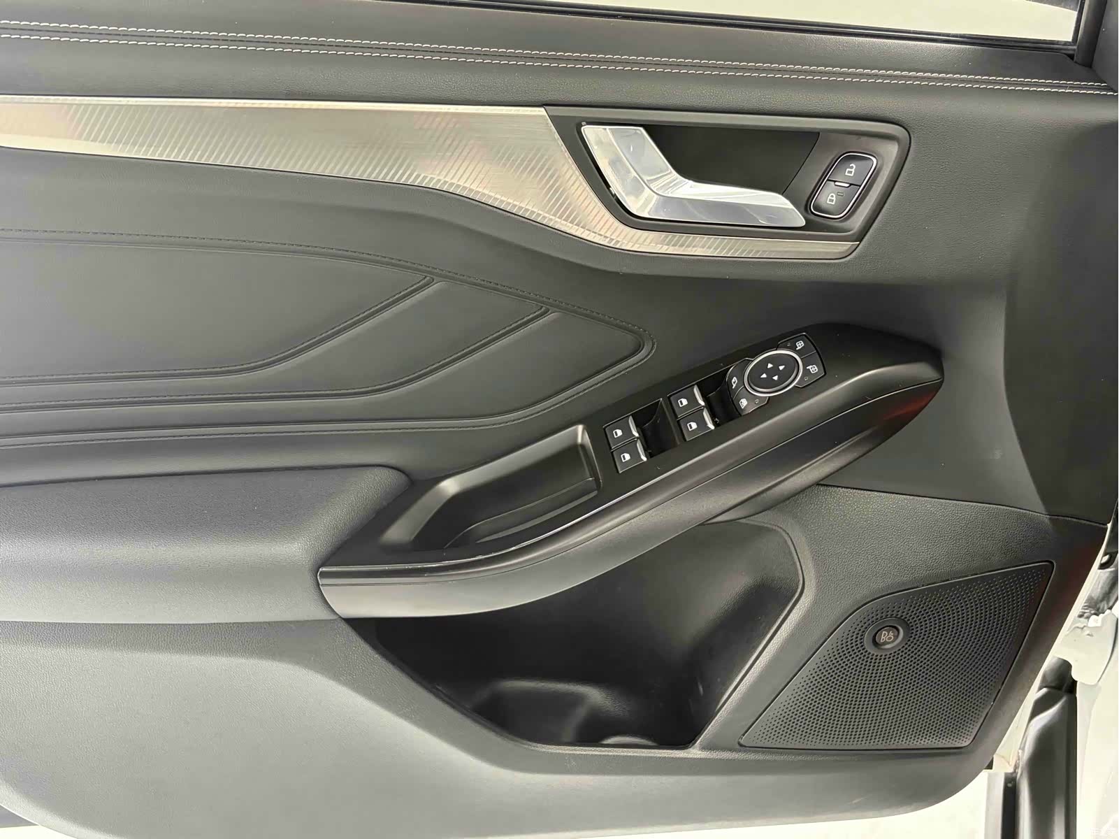 Ford Focus, 2022 10