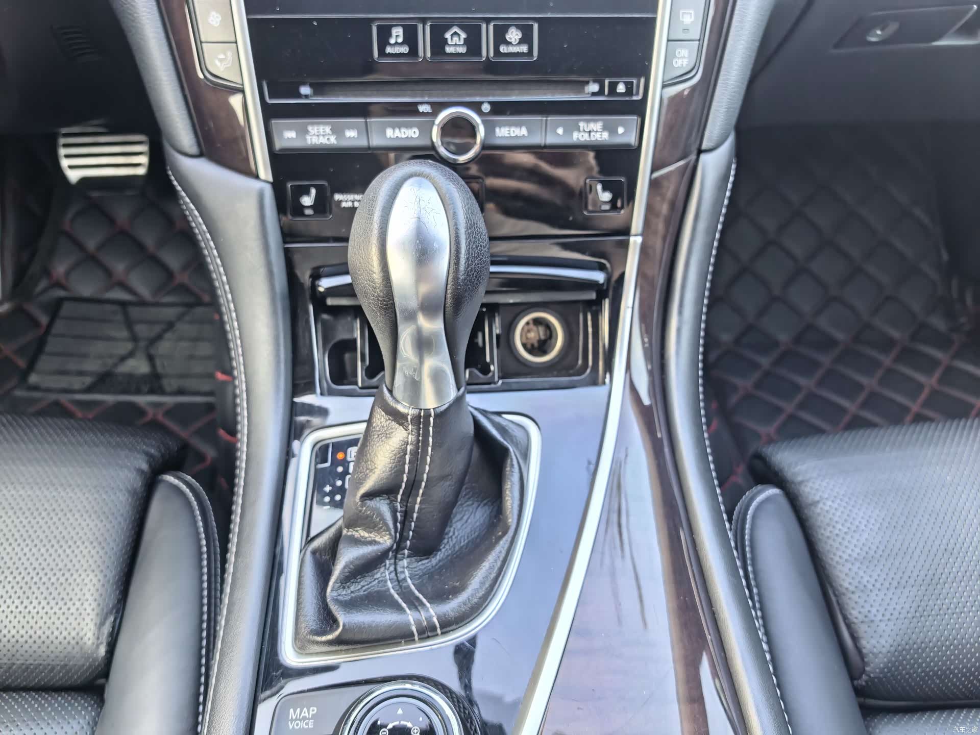 Infiniti Q50L, 2015 10