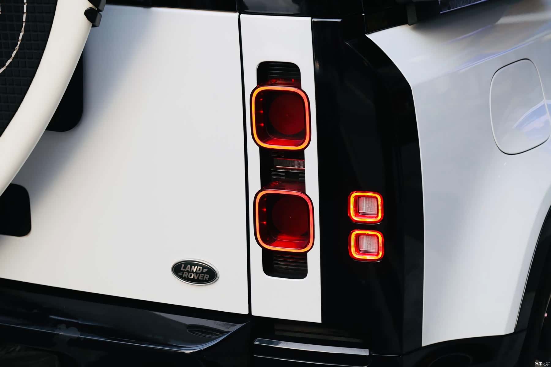 Land Rover Defender, 2021 6