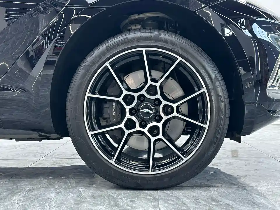 Aston Martin DBX Aston Martin DBX