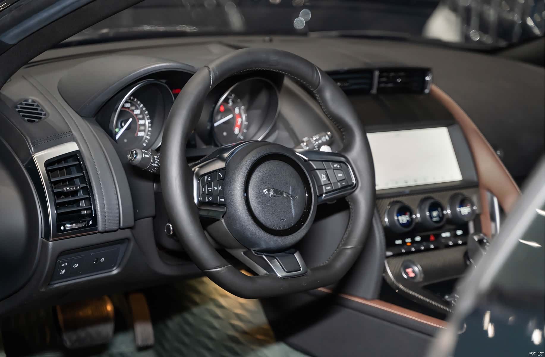 Jaguar F-TYPE, 2019 11