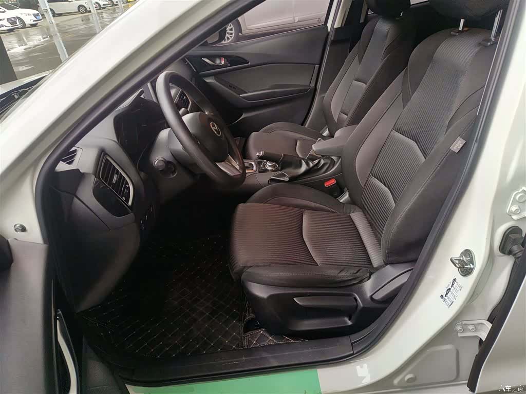 Mazda Mazda3, 2015 15