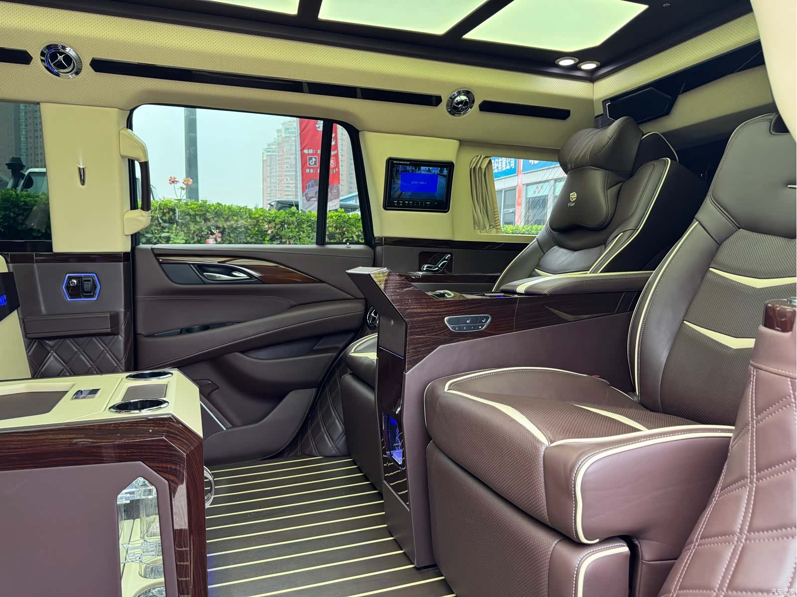 Cadillac Escalade, 2018 14