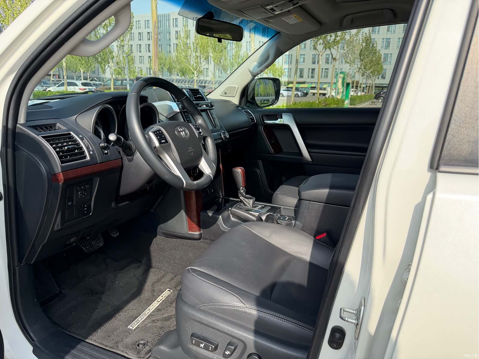 Toyota Prado, 2015 11