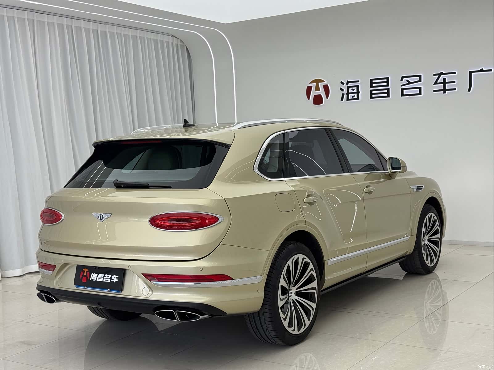 Bentley Bentayga, 2022 6