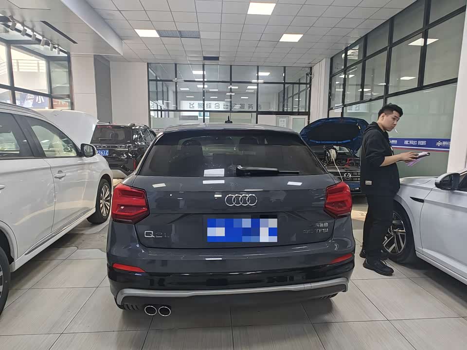 Audi Q2L