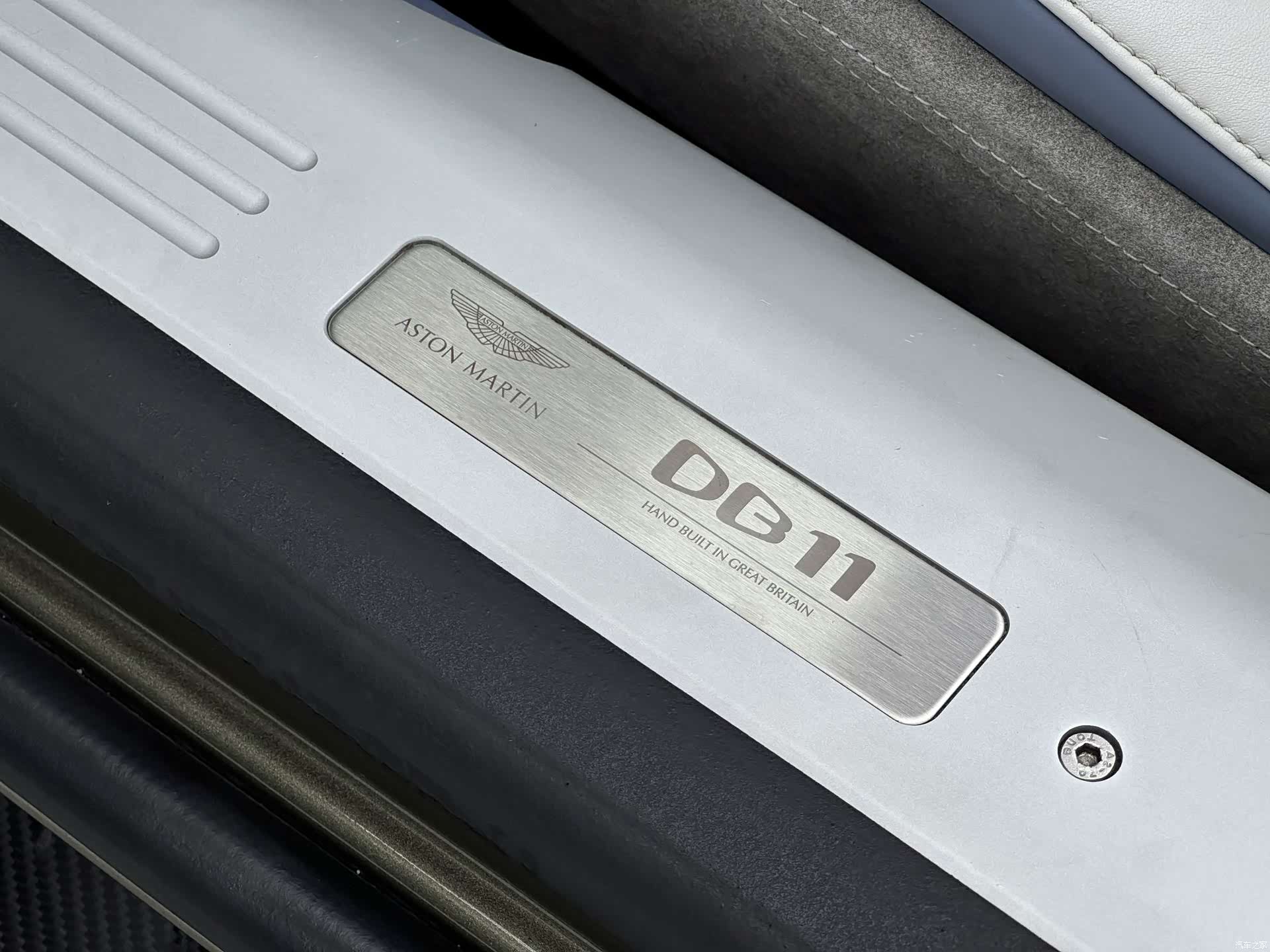 Aston Martin DB11, 2023 14