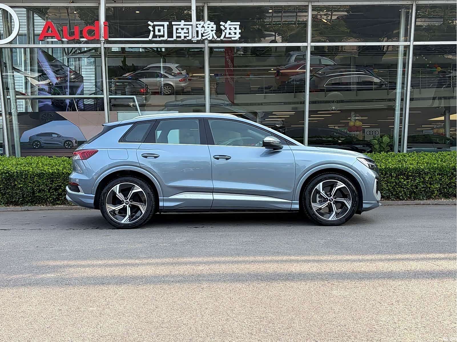 Audi Q4 e-tron, 2024 4